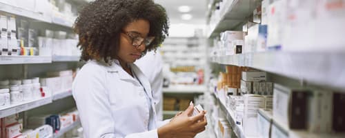 Rede de locais para vacinação em SP conta com farmácias e drogarias